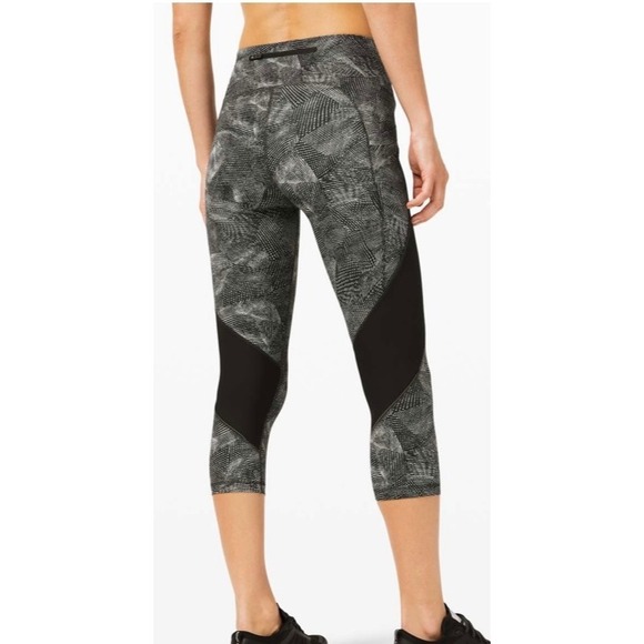 lululemon athletica Pants - Lululemon Crop Leggings High Rise Black White Patterned Athletic Size 6